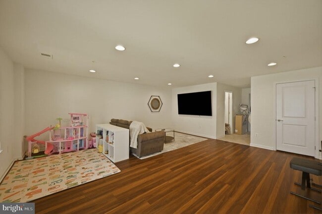Building Photo - 6357 Walcott Ln