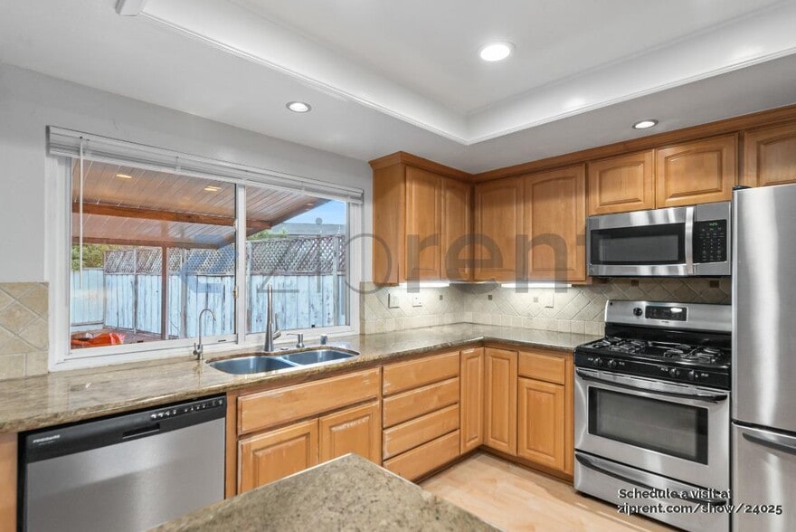 Building Photo - 5047 Pearl Ave