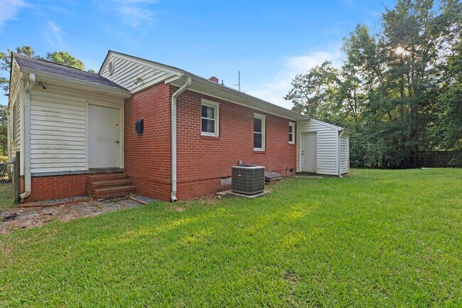 Building Photo - 2080 Dawson Cabin Rd