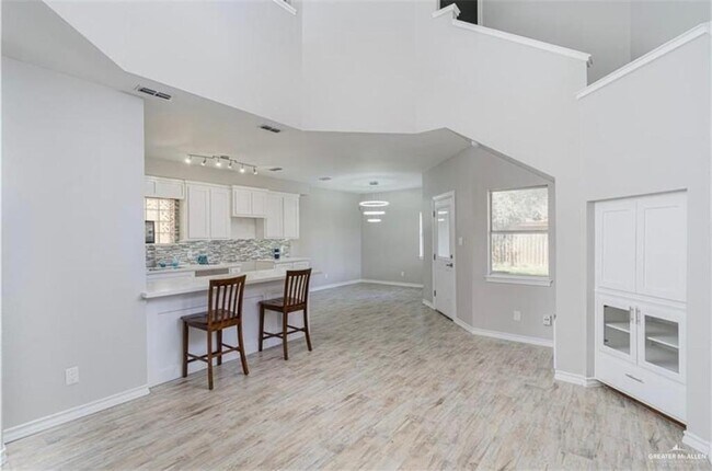 Building Photo - 22 Black Oak Ln