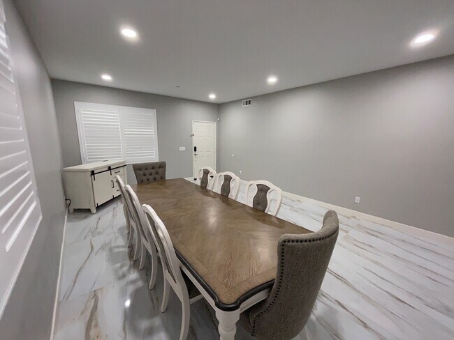 Building Photo - 10950 Mayberry St