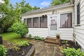 Building Photo - 839 Elmwood Ave