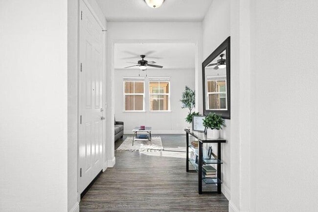 Building Photo - Beautiful Solar 3/2 located in Roseville! Across from Park! Gated Community!