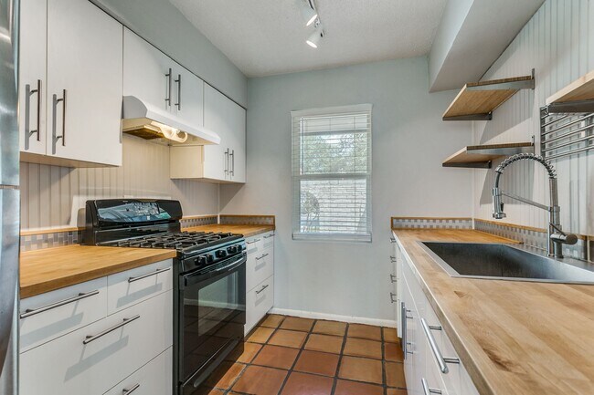 Building Photo - 9515 Reece Dr