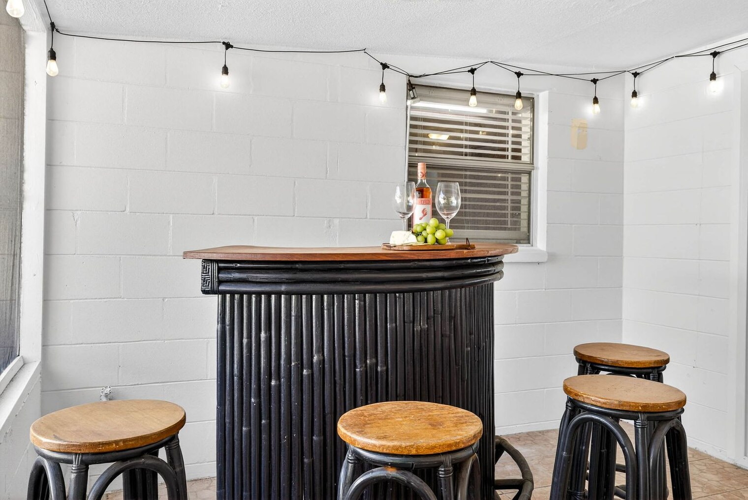 Building Photo - 11702 Moffat Ave