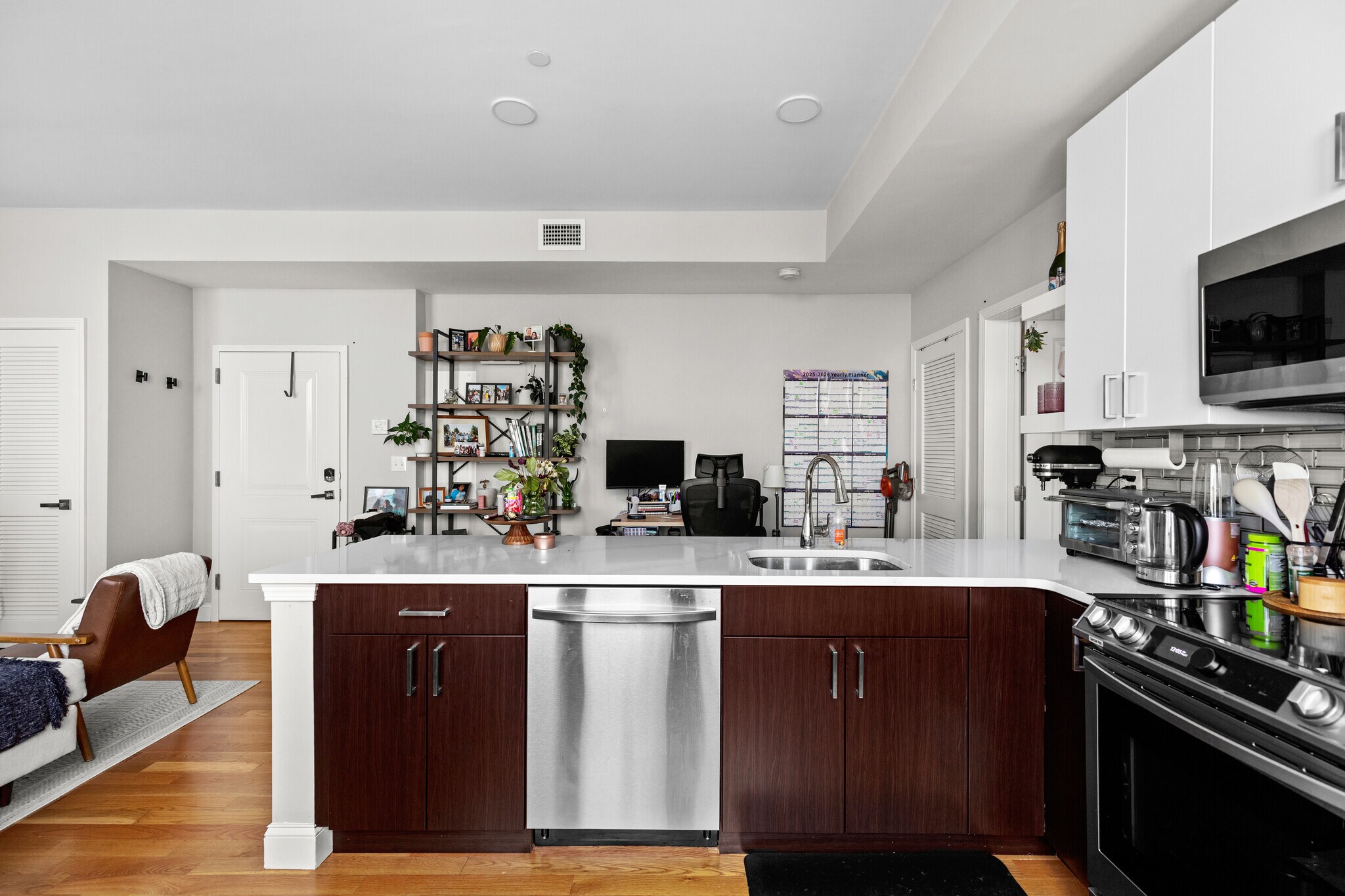 Kitchen appliances - 10 Taber St