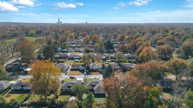 Building Photo - 3BR/1BA Home with W/D Hookups + Holiday Move-In Special $250 !!