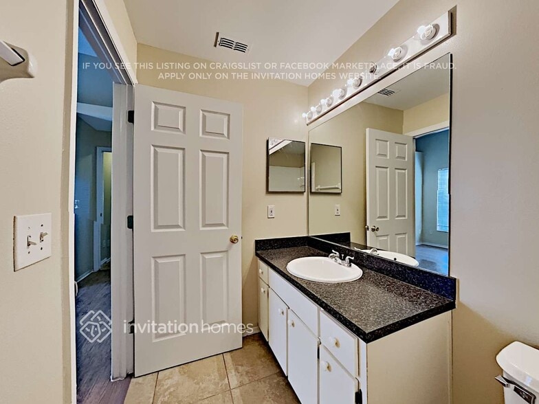 Building Photo - 2341 Donegan Pl