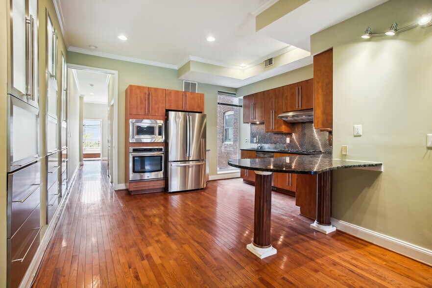 kitchen - 76 R St NW