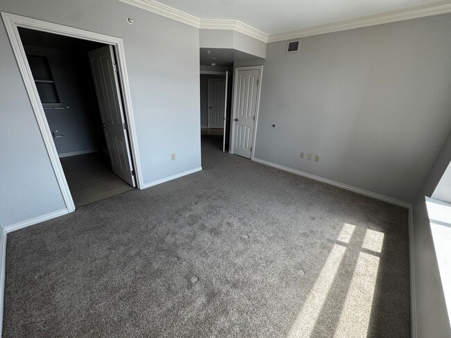 Building Photo - Penterra Plaza Condo with Amazing Panorami...