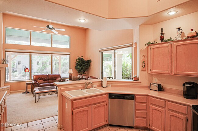 Building Photo - 4639 N Clear Creek Dr