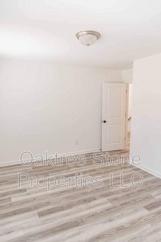 Building Photo - 3362 Skyland Dr