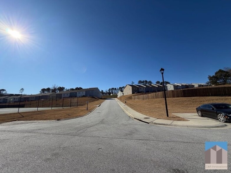 Building Photo - 7565 Knoll Hollow Rd