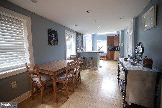 Building Photo - 908 New Market St