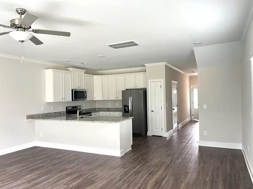 Building Photo - Room in Townhome on Thalweg Dr
