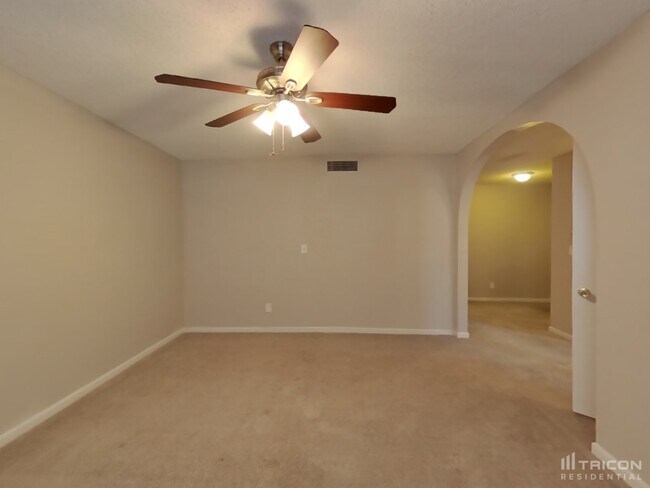 Building Photo - 669 W Barrow Dr