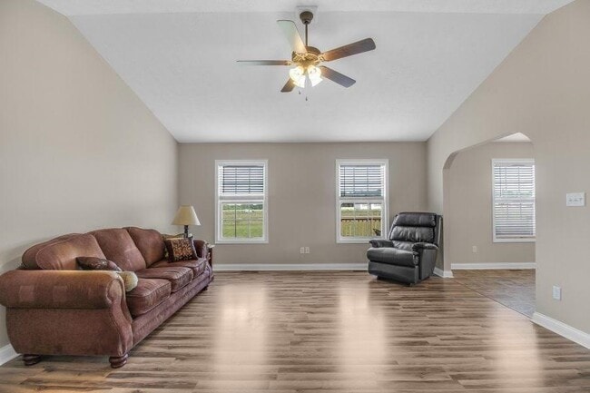 Building Photo - 418 Lansing Ln