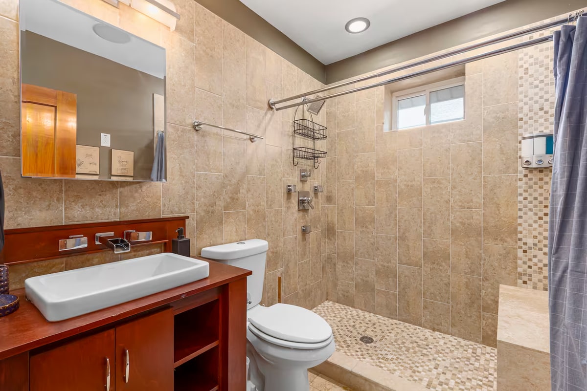 Building Photo - 5638 Botanical Ave