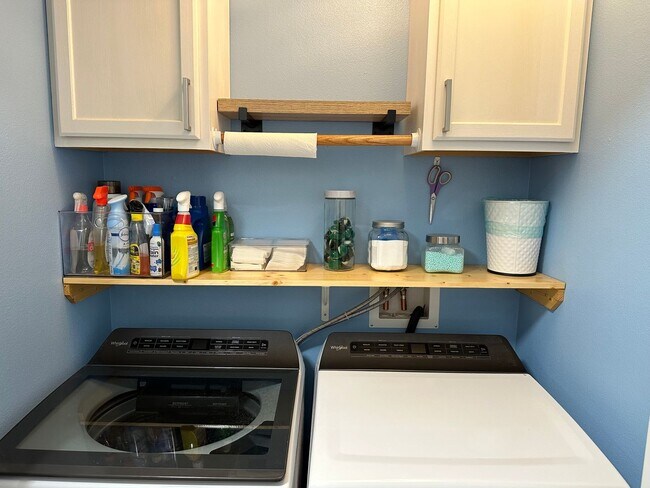 Building Photo - Ferndale 3 Bedroom 2 bath Rambler Small Pe...
