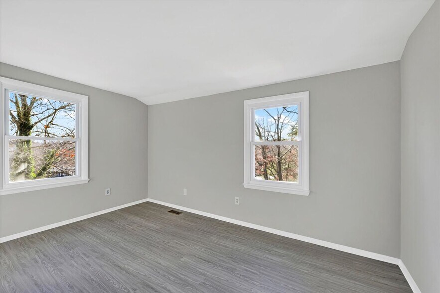 Building Photo - 3433 Saluda Rd