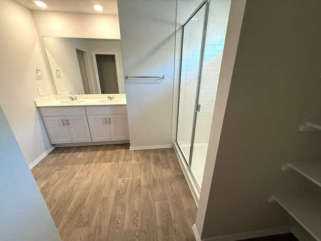 Building Photo - 211 Wirecrested Dr