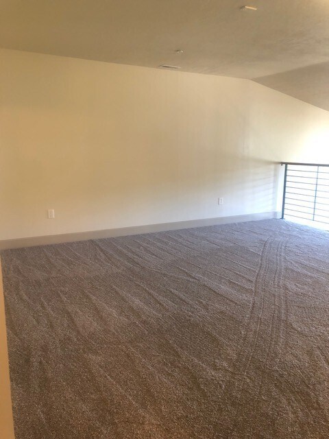 Building Photo - Exceptional 2bed/2bath @ Hyde Park! Availa...