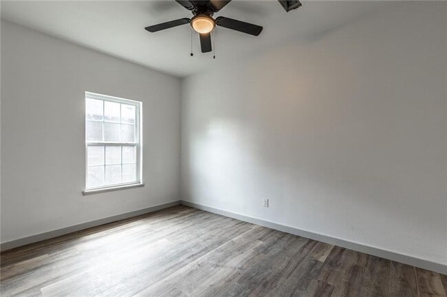 Building Photo - Beautifully remodeled single family home, ...