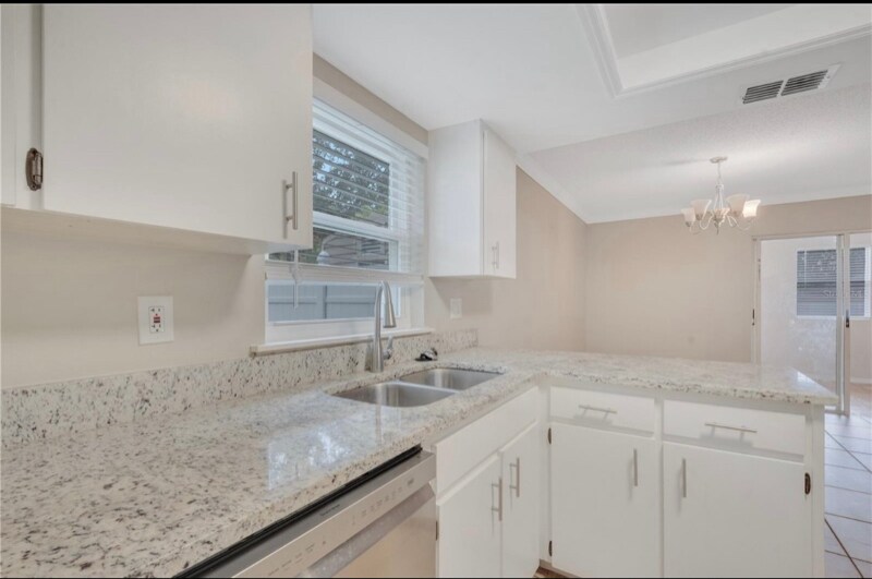 Building Photo - 2614 Quail Run Blvd N