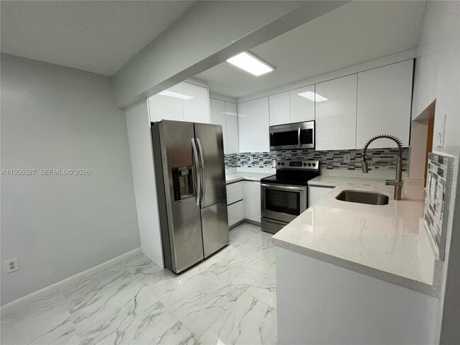 Building Photo - 464 NE 210th Cir Terrace