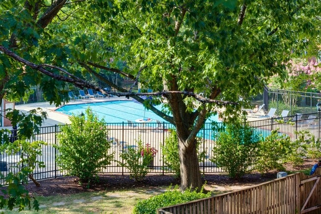 Building Photo - Gorgeous End Unit 2 Bedroom 2 Bath Near Sh...