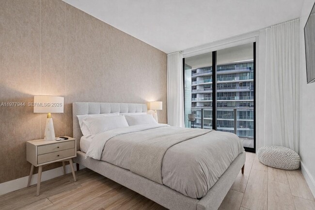 Building Photo - 1010 Brickell Ave