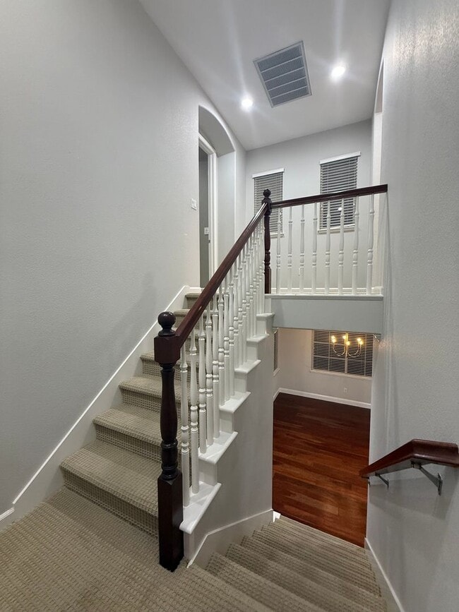 Building Photo - Available today - West Lake Estate 4/3 home