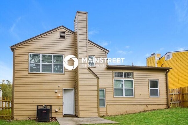 Building Photo - 3 Bedroom Pet-Friendly Home in Lithonia, GA with Main Street Renewal