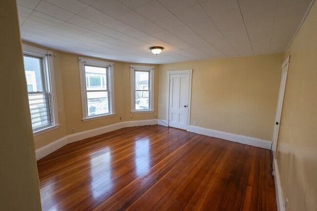 Building Photo - 37 Clarkson St