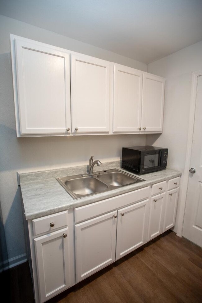 Building Photo - 109 Limoges St