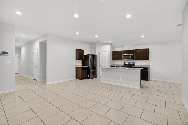 Building Photo - 3909 Shiva Dr