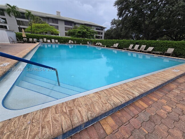 Building Photo - 1526 Whitehall Dr
