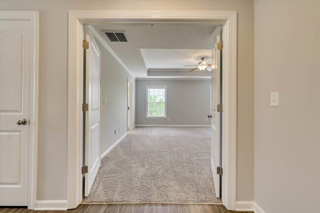 Building Photo - 445 Longmeadow Dr
