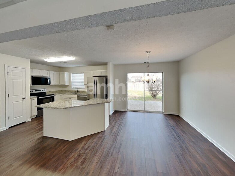 Building Photo - 1002 Daniel Ln