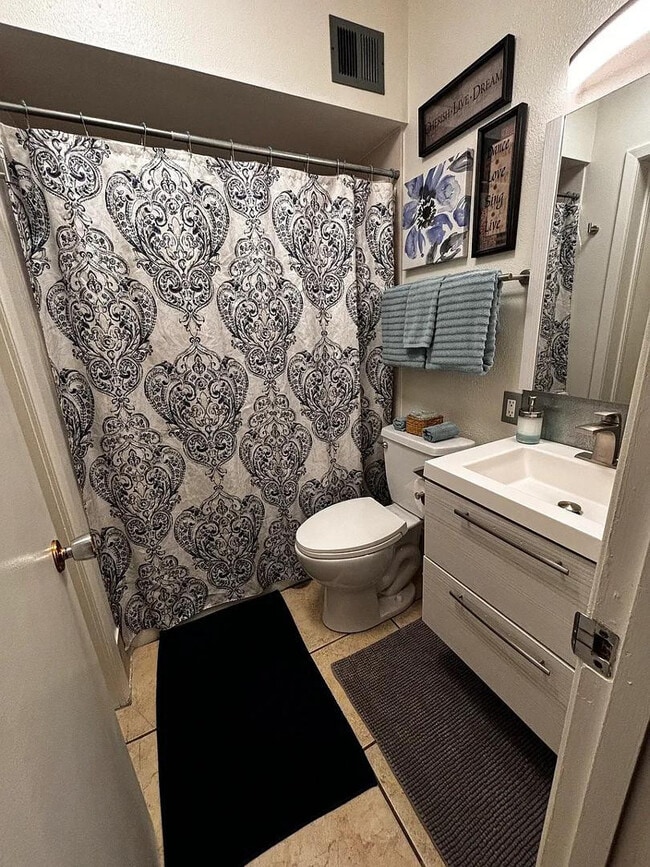 Building Photo - 1031 N 78th Pl