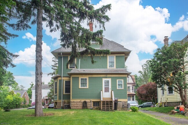 Building Photo - 13 Almira St