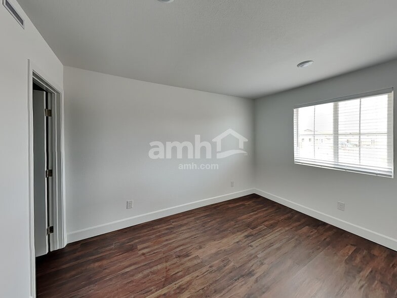 Building Photo - 8937 Carmine Cob Ave