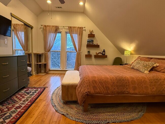 Building Photo - 1823 W Superior St