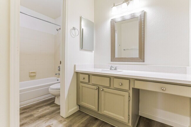 Building Photo - 1243 E Commerce Ave