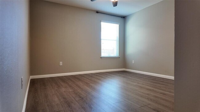 Building Photo - 11221 Bachman Dr