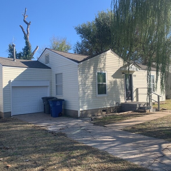 Primary Photo - 1523 N Columbia Ave