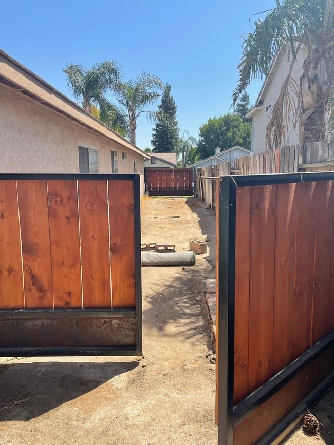 Building Photo - Move-In Ready: Updated 3-Bedroom Home with Bonus Room, Pool & RV Parking