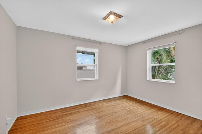 Building Photo - 2817 Poinsettia Ave