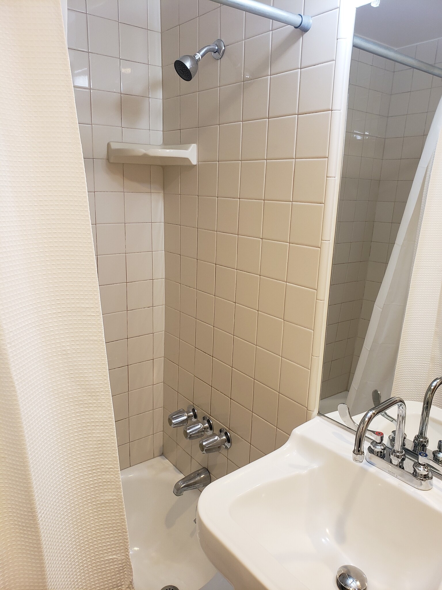 Building Photo - 10438 Irma Ave