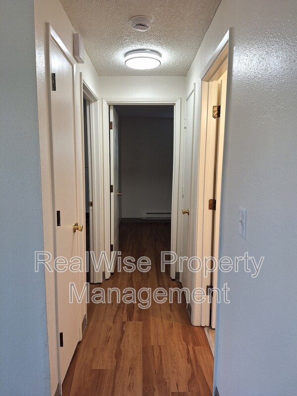 Building Photo - 302 Edwards St